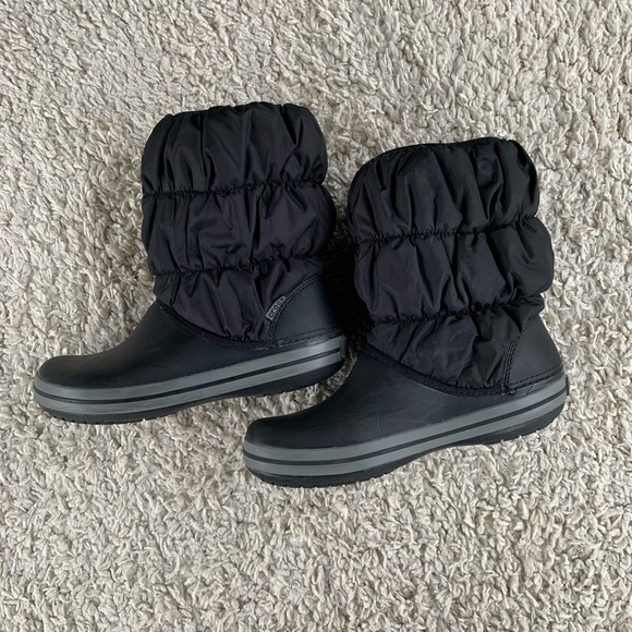 Crocs Winter Puff Pull On Mid Boots Blk Quilted Stretch Comfort Waterproof 14694 - Picture 7 of 12